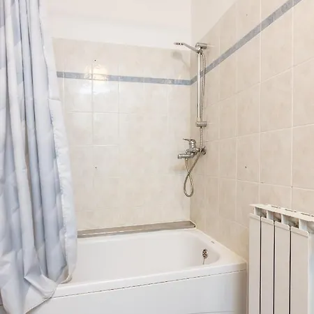 17562a Apartment